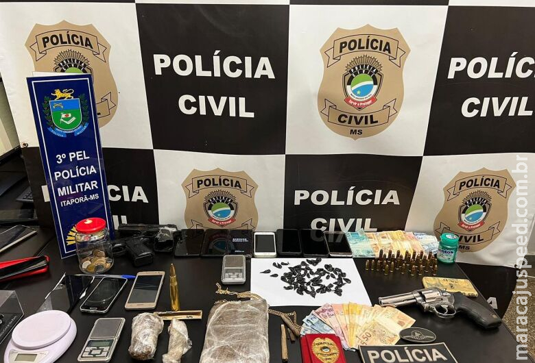 Operação contra tráfico de drogas e armas prende pelo menos três em flagrante 