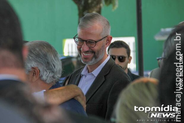 Para evitar falar sobre CPI do MEC, ministro foge da imprensa em Campo Grande