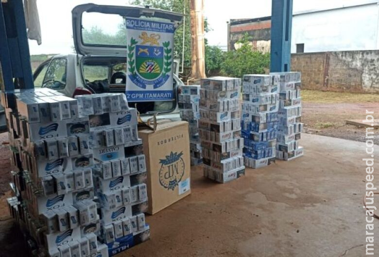 Polícia apreende veículo abarrotado com cigarros contrabandeados Polícia apreende veículo abarrotado com cigarros contrabandeados
