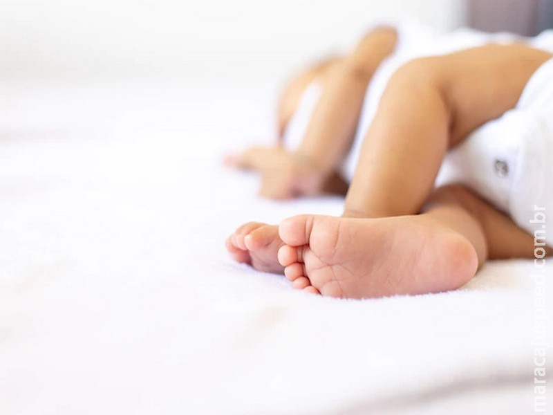 Polícia investiga se houve negligência em morte de bebê na cama da mãe Polícia investiga se houve negligência em morte de bebê na cama da mãe
