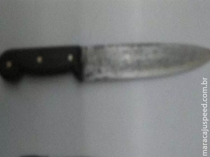 Sentado em cadeira, morador é esfaqueado por desconhecido em MS Sentado em cadeira, morador é esfaqueado por desconhecido em MS