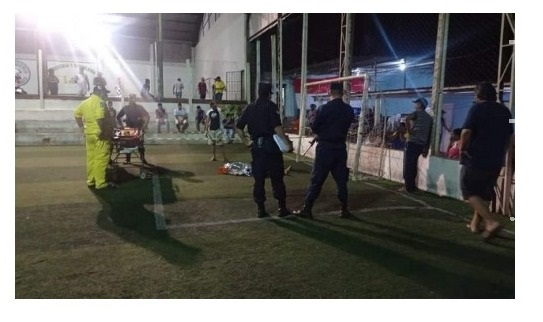 Trave de gol cai e mata criança em campo de futebol na Fronteira Trave de gol cai e mata criança em campo de futebol na Fronteira