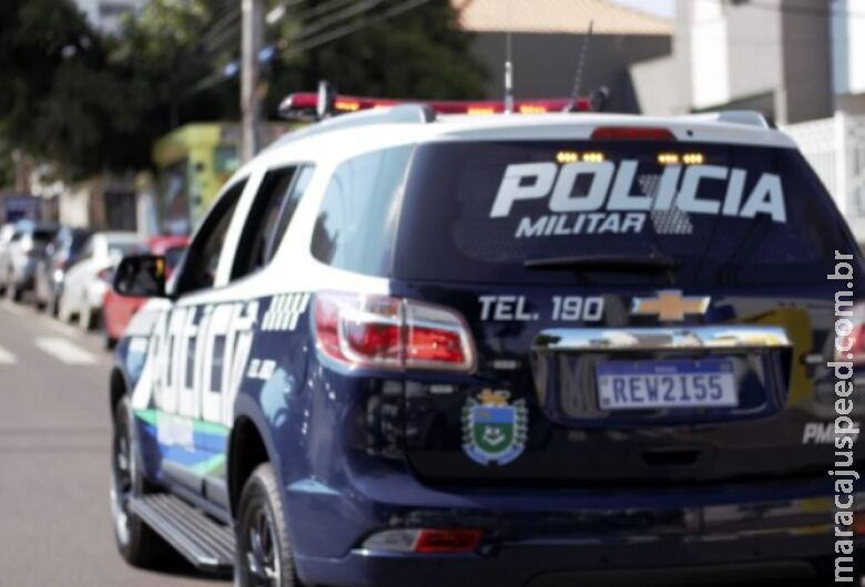Veículo furtado é encontrado em terreno baldio Veículo furtado é encontrado em terreno baldio