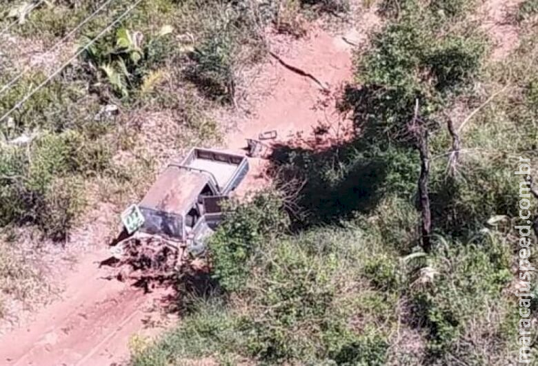 Veículo militar passa por cima de explosivo e três ficam feridos Veículo militar passa por cima de explosivo e três ficam feridos