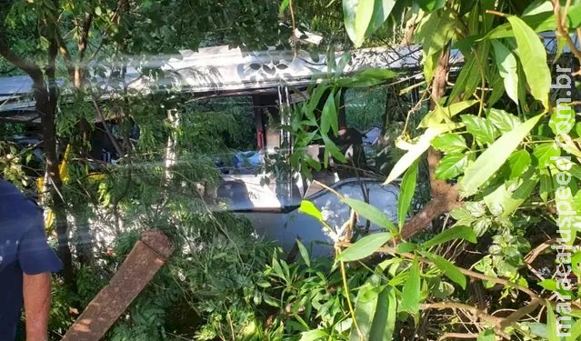 Acidente com ônibus deixa sete mortos no interior do Paraná