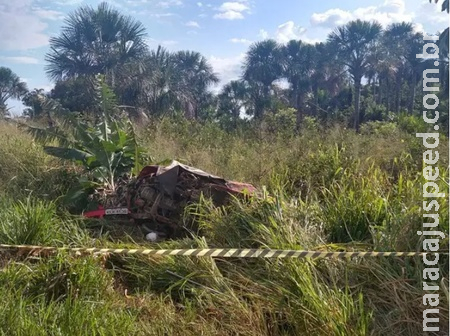 Ao tentar ultrapassar, motorista de picape morre após colidir contra caminhão