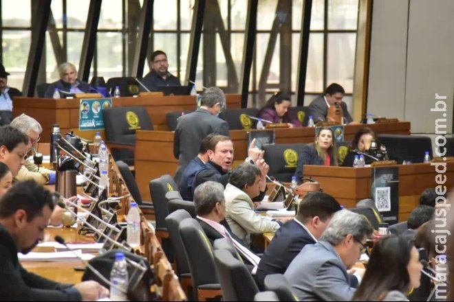 Após atentado contra prefeito, deputados pedem exército nas ruas Após atentado contra prefeito, deputados pedem exército nas ruas