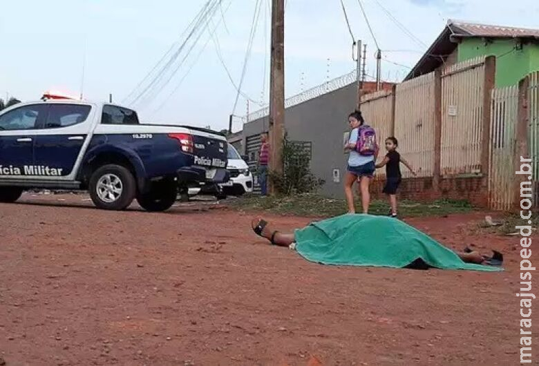 Após sentir palpitação e pedir ajuda, mulher não resiste e morre na rua Após sentir palpitação e pedir ajuda, mulher não resiste e morre na rua
