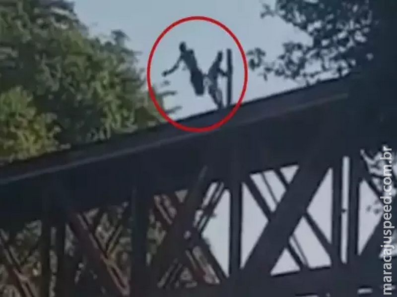 Bombeiros encontram corpo de jovem que pulou de ponte durante "brincadeira"
