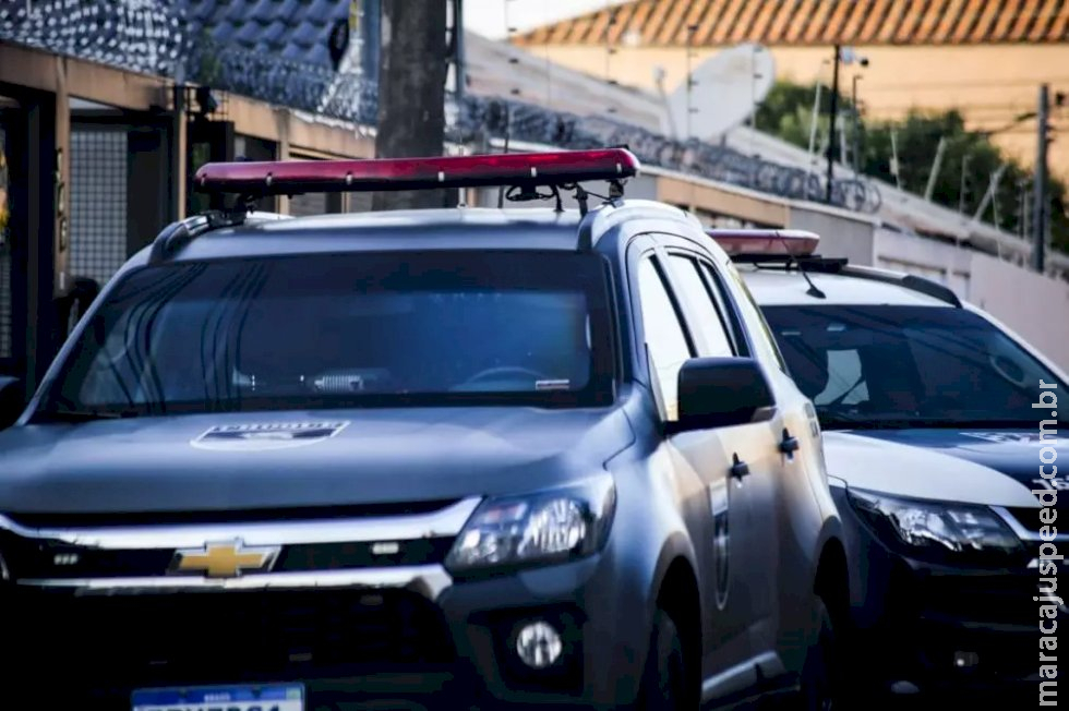Casal é amarrado na cama e bandidos levam carros avaliados em R$ 130 mil em Campo Grande Casal é amarrado na cama e bandidos levam carros avaliados em R$ 130 mil em Campo Grande