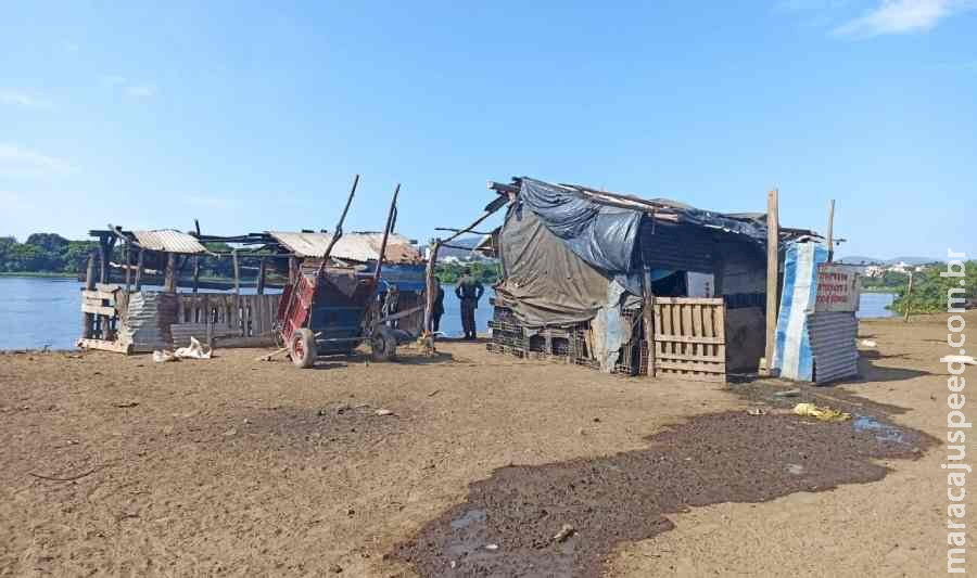 Casal que dormiu um mês em chiqueiro é resgatado em situação análoga à escravidão em MS Casal que dormiu um mês em chiqueiro é resgatado em situação análoga à escravidão em MS