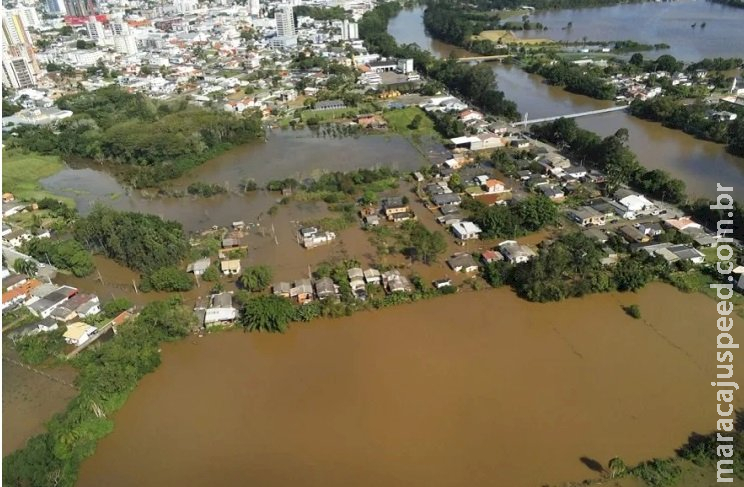 Ciclone em Santa Catarina deixa 22 cidades em estado de emergência