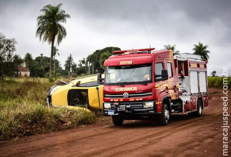 Cinco pessoas ficam feridas em capotamento na MS-060 