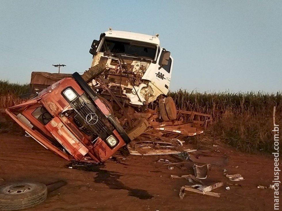 Colisão entre caminhões em estrada vicinal matou motorista de 63 anos