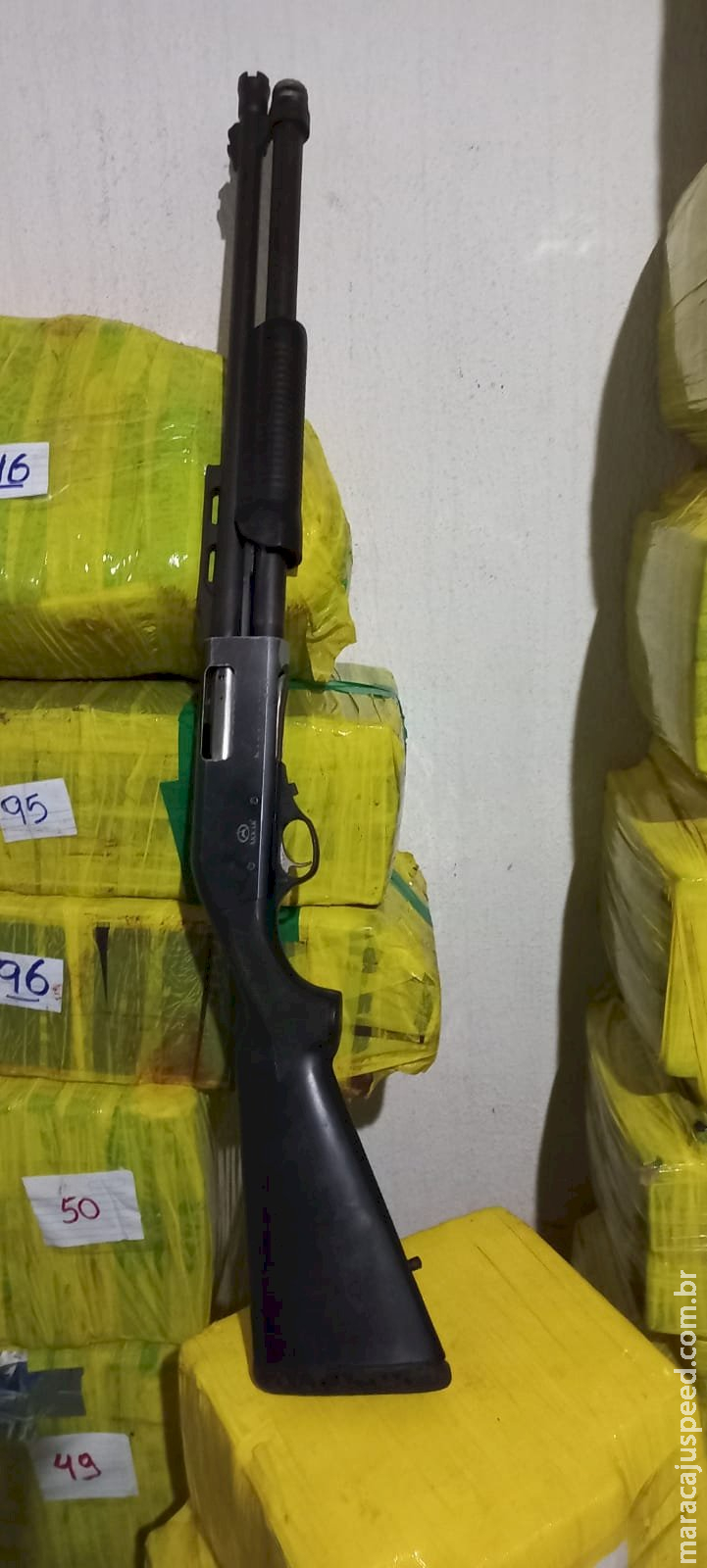 Drogas e arma potente eram armazenadas em frente escola em Dourados Drogas e arma potente eram armazenadas em frente escola em Dourados