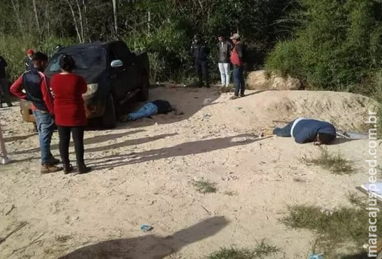Dupla é executada a tiros em emboscada na região de fronteira Dupla é executada a tiros em emboscada na região de fronteira