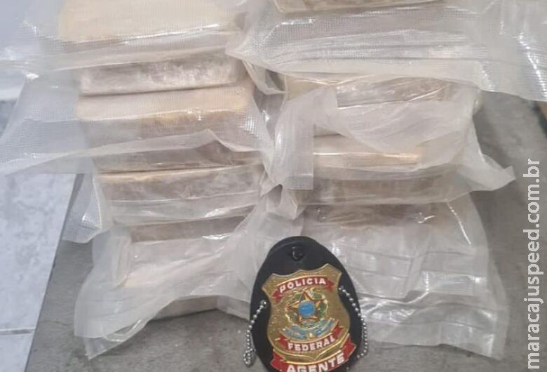 Em ação de rotina, PF apreende 11,3kg de pasta base escondida em saco de batata Em ação de rotina, PF apreende 11,3kg de pasta base escondida em saco de batata