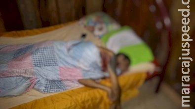Em estado de decomposição, homem é encontrado morto em cima da cama Em estado de decomposição, homem é encontrado morto em cima da cama