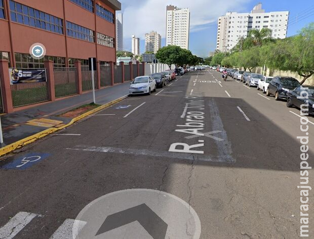 Estudante toma coronhada e tem carro roubado ao sair de faculdade em Campo Grande Estudante toma coronhada e tem carro roubado ao sair de faculdade em Campo Grande