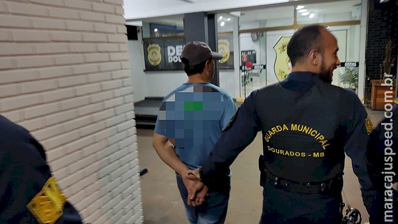 ‘Eu estava só relaxando’, diz homem flagrado se masturbando em frente à academia em Dourados ‘Eu estava só relaxando’, diz homem flagrado se masturbando em frente à academia em Dourados