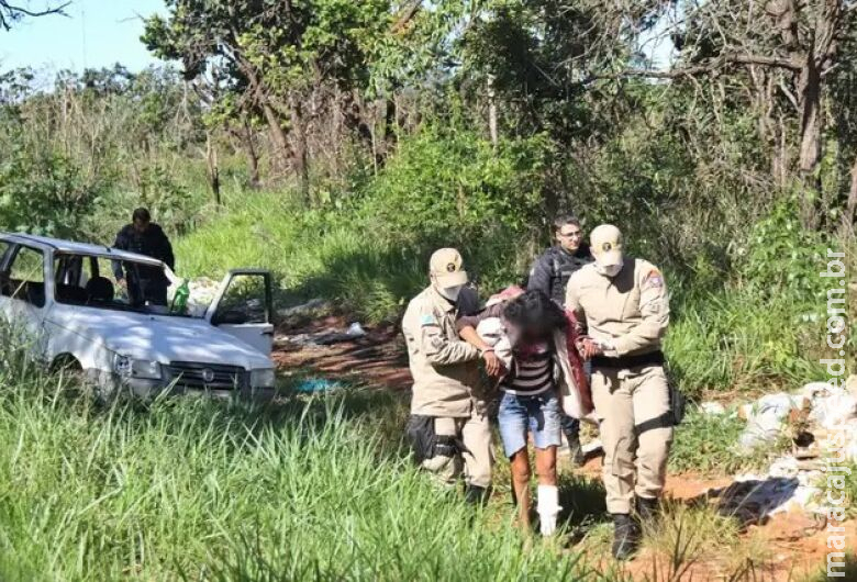 Ex aborda casal em rua deserta, quebra carro e espanca mulher