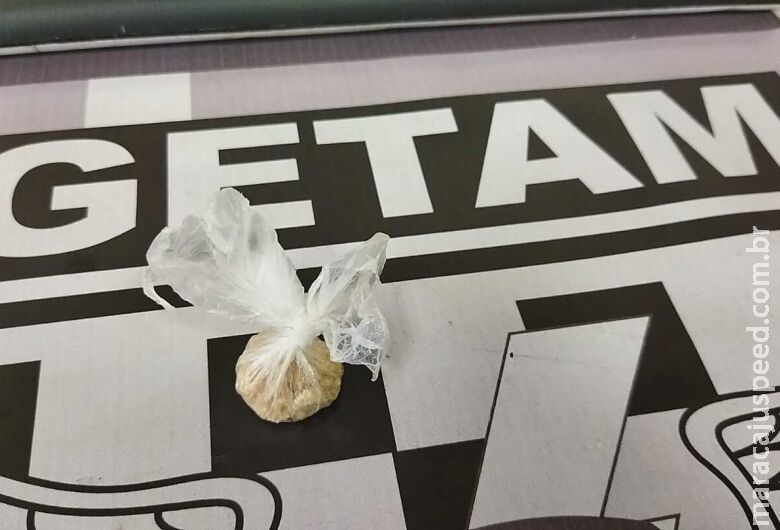 Flagrado fazendo entrega de crack é autuado por tráfico de drogas 