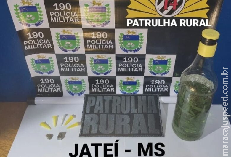 Grupo foge e polícia apreende entorpecentes abandonados Grupo foge e polícia apreende entorpecentes abandonados