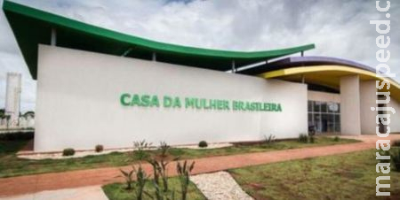 Homem arranca couro cabeludo de esposa com facão na frente dos filhos Homem arranca couro cabeludo de esposa com facão na frente dos filhos