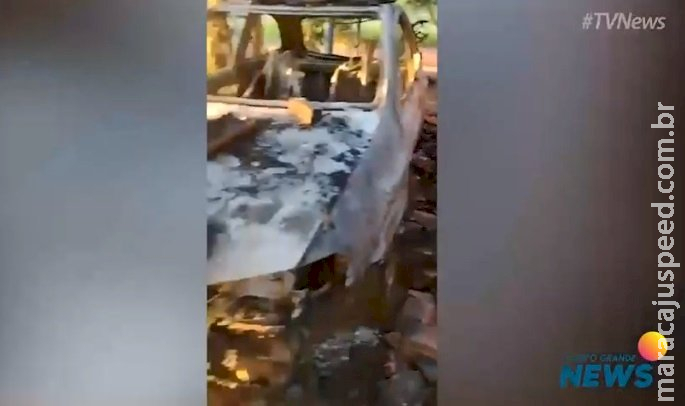 Homem é morto com 18 facadas e suspeito tem veículos incendiados por vingança Homem é morto com 18 facadas e suspeito tem veículos incendiados por vingança