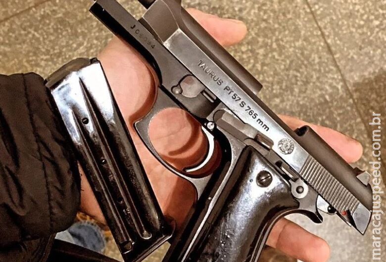 Homem é preso por estupro, posse ilegal de arma de fogo e stalking Homem é preso por estupro, posse ilegal de arma de fogo e stalking