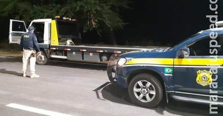 Homem tem carro apreendido pela PRF, mas "da balão" no caminhão guincho e foge do local