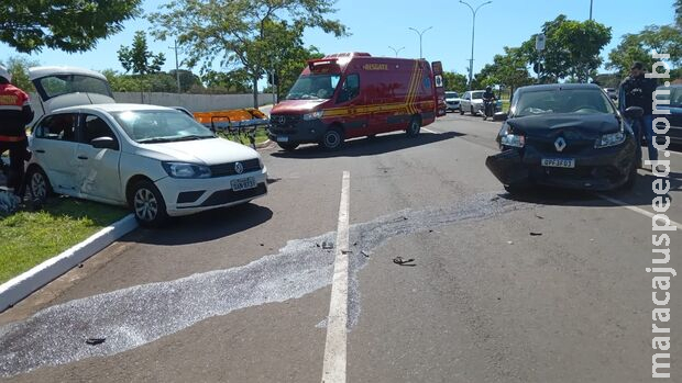 Idoso entra em avenida e causa acidente com motorista de aplicativo na Lúdio Martins Coelho Idoso entra em avenida e causa acidente com motorista de aplicativo na Lúdio Martins Coelho