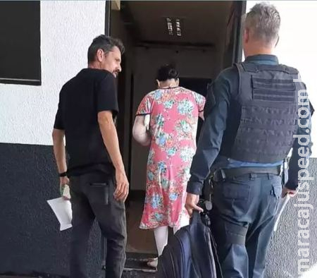 Jovem forja Pix e dá calote em clínica depois de turbinar peito e bumbum Jovem forja Pix e dá calote em clínica depois de turbinar peito e bumbum