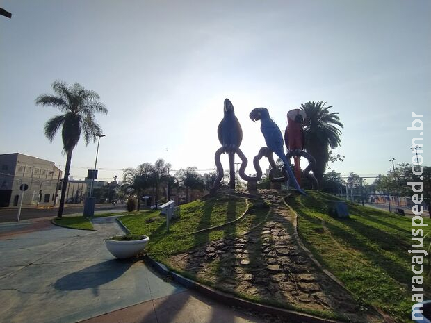 Jovem leva facada no pulmão em praça de Campo Grande Jovem leva facada no pulmão em praça de Campo Grande