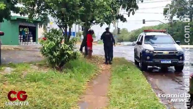 Morador de rua é agredido por homens na Ernesto Geisel Morador de rua é agredido por homens na Ernesto Geisel