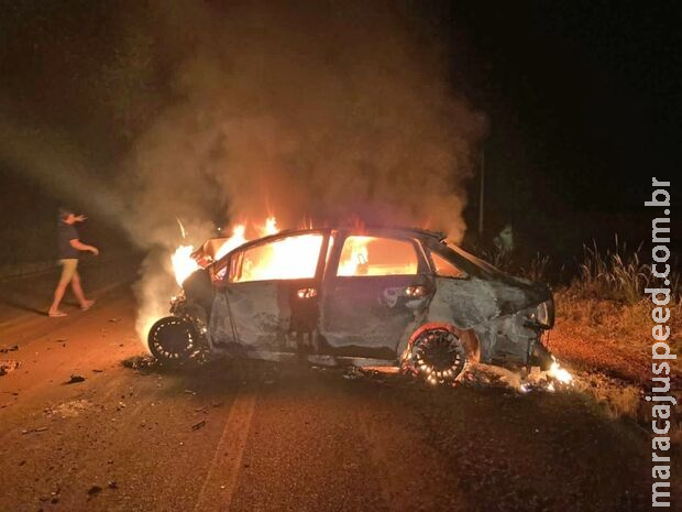 Motorista morre carbonizado ao bater de frente com carreta no Mato Grosso