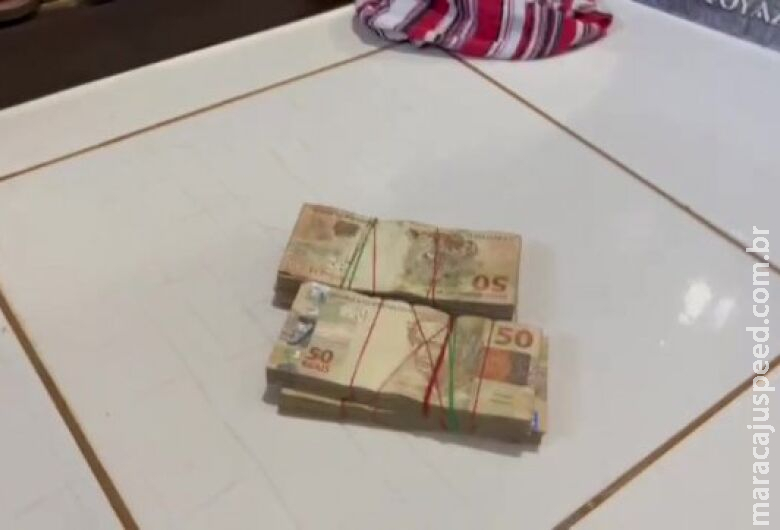Mulher é presa com armas, veículos e R$ 20 mil em dinheiro Mulher é presa com armas, veículos e R$ 20 mil em dinheiro