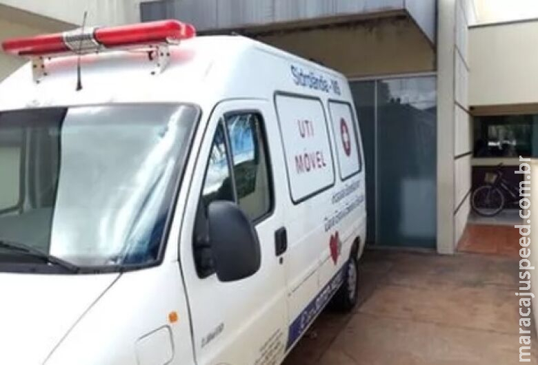 Mulher morre em hospital após engasgar com pedaço de carne Mulher morre em hospital após engasgar com pedaço de carne