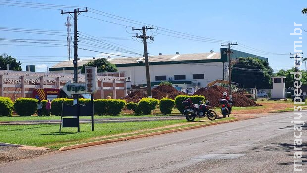 Mulher perde a guarda do filho e tenta se jogar na frente de carros na avenida Marechal Deodoro Mulher perde a guarda do filho e tenta se jogar na frente de carros na avenida Marechal Deodoro