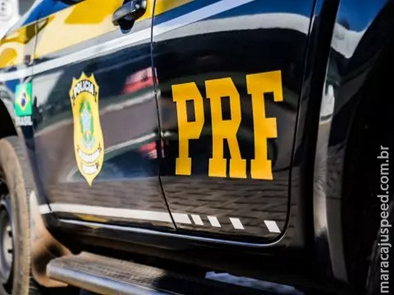 Passageiro de ônibus mente ser DJ para esconder 19 tabletes de maconha e oferece R$ 50 mil a PRF Passageiro de ônibus mente ser DJ para esconder 19 tabletes de maconha e oferece R$ 50 mil a PRF
