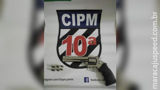 PM prende homem com arma de fogo no antigo PM prende homem com arma de fogo no antigo