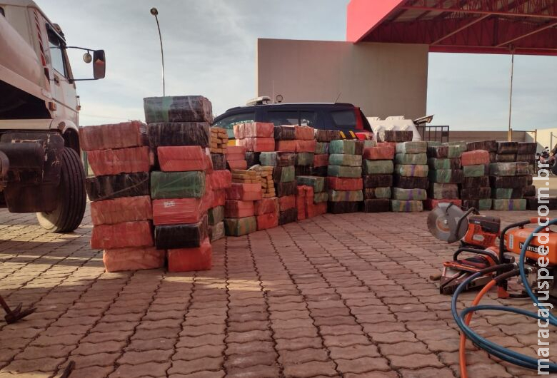 Polícia apreende mais de três toneladas de drogas durante operação conjunta Polícia apreende mais de três toneladas de drogas durante operação conjunta