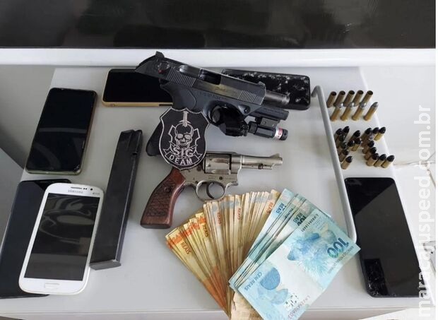Polícia encontra dinheiro, armas e drogas com acusado de violência doméstica em Campo Grande Polícia encontra dinheiro, armas e drogas com acusado de violência doméstica em Campo Grande