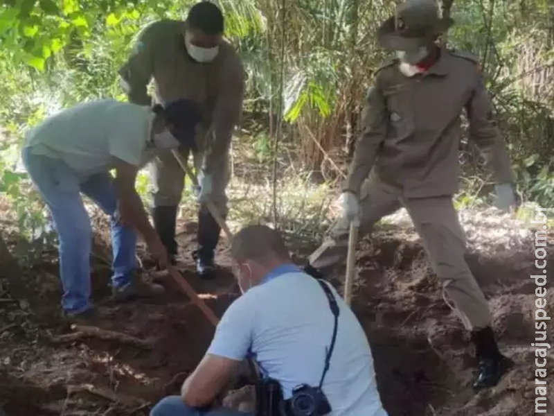 Polícia prende 2º suspeito e procura mais um que enterrou homem em cova rasa Polícia prende 2º suspeito e procura mais um que enterrou homem em cova rasa