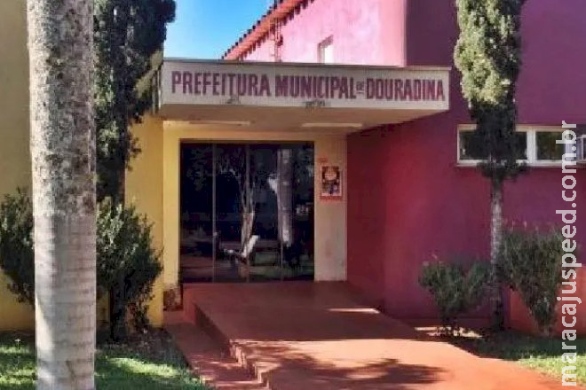 Prefeito de Douradina terá que ressarcir cofres públicos por participação da mulher dele, do vice e de vereadores em excursão Prefeito de Douradina terá que ressarcir cofres públicos por participação da mulher dele, do vice e de vereadores em excursão