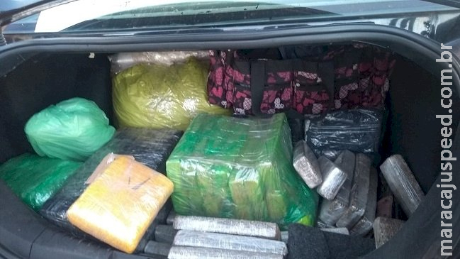 PRF apreende veículo com quase 100 kg de drogas em Caarapó; condutor fugiu a pé