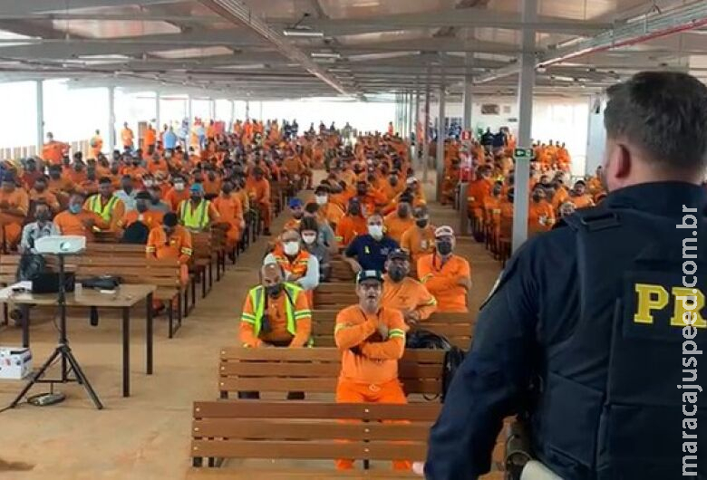 PRF realiza palestra em fábrica de celulose em alusão ao 