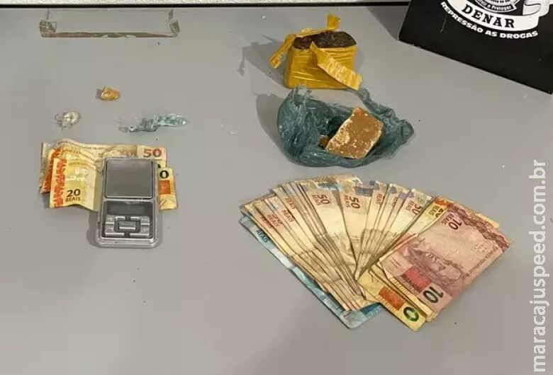 Proprietário de hotel é preso com comparsas, dinheiro e drogas Proprietário de hotel é preso com comparsas, dinheiro e drogas