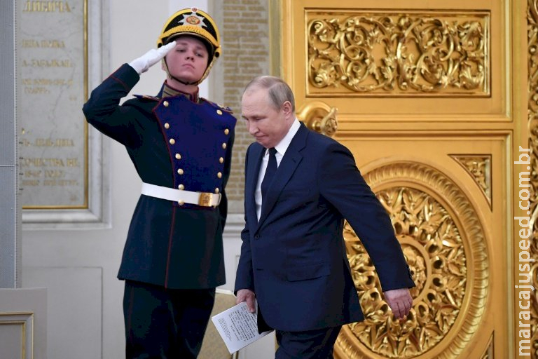 Putin visita soldados russos feridos na guerra pela 1ª vez Putin visita soldados russos feridos na guerra pela 1ª vez
