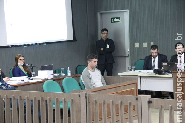 Sobrevivente de atentado diz que escondeu criança com lençol para assassino não matar Sobrevivente de atentado diz que escondeu criança com lençol para assassino não matar